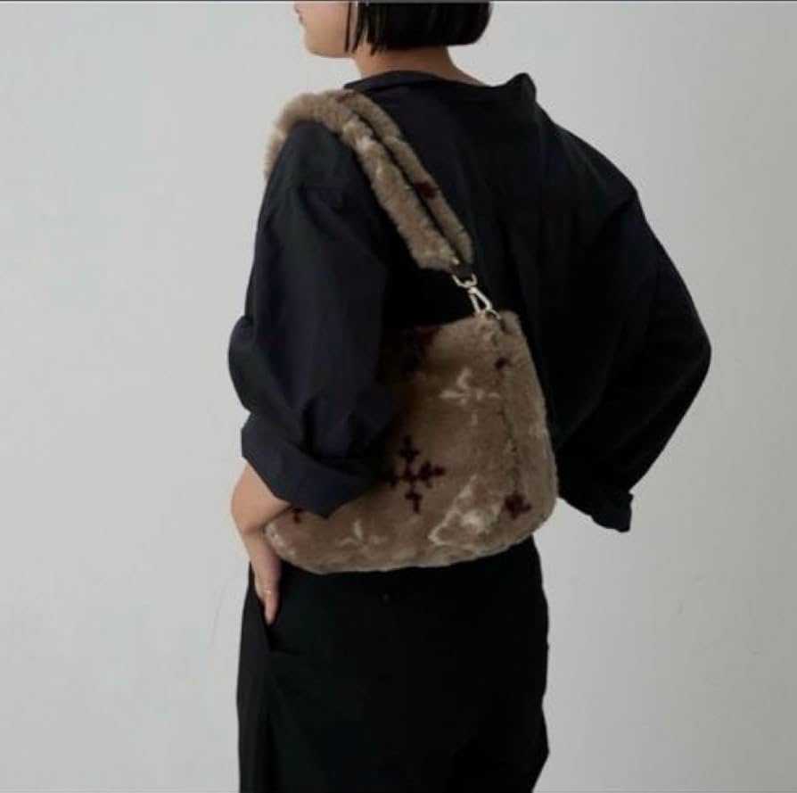 ラシット　ショルダーバッグ➕ファーストラップ Amazon.co.jp: russetラシット ファー2WAYショルダーバッグ 完売